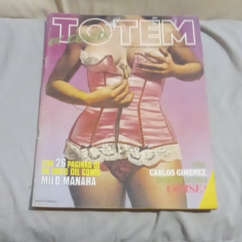 Totem Magazine 16 with Pink Corset Cover Rare Milo Manara Art Spanish